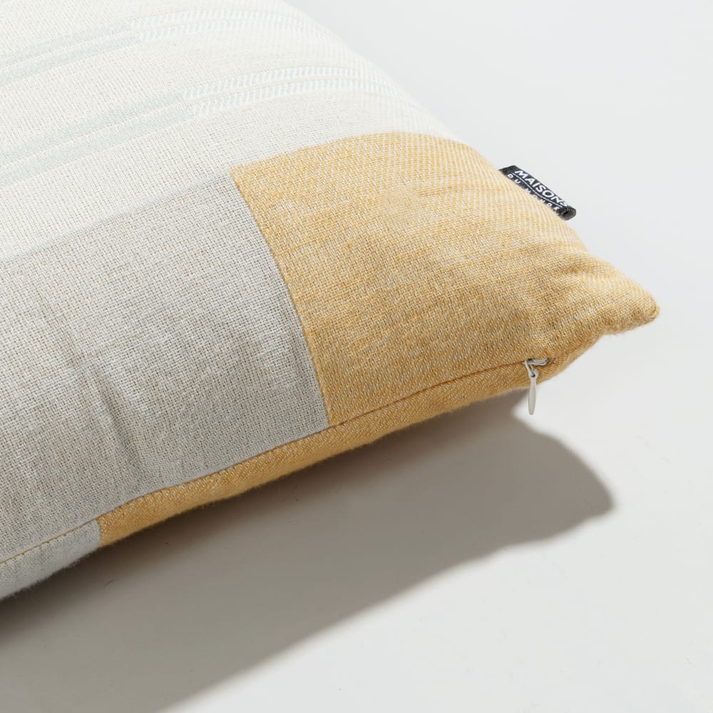 Coussin motif géométrique tricolore 45x45 — vue 4