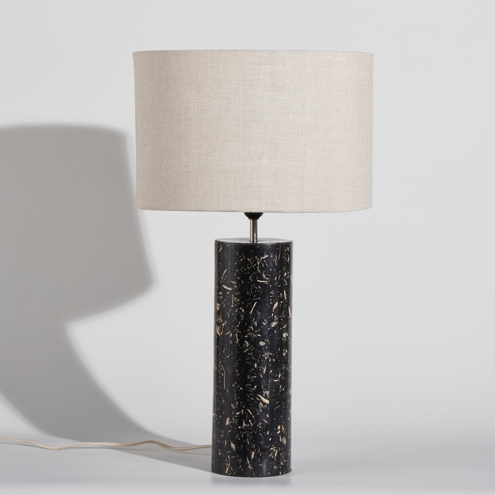 Lampe effet terrazzo noir et abat-jour en lin crème