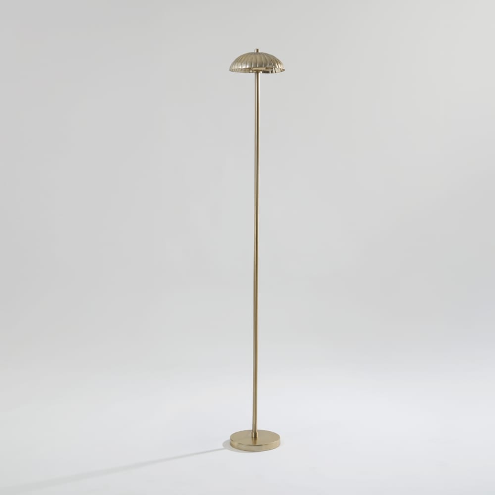 Lampadaire en acier et abat-jour strié doré H133