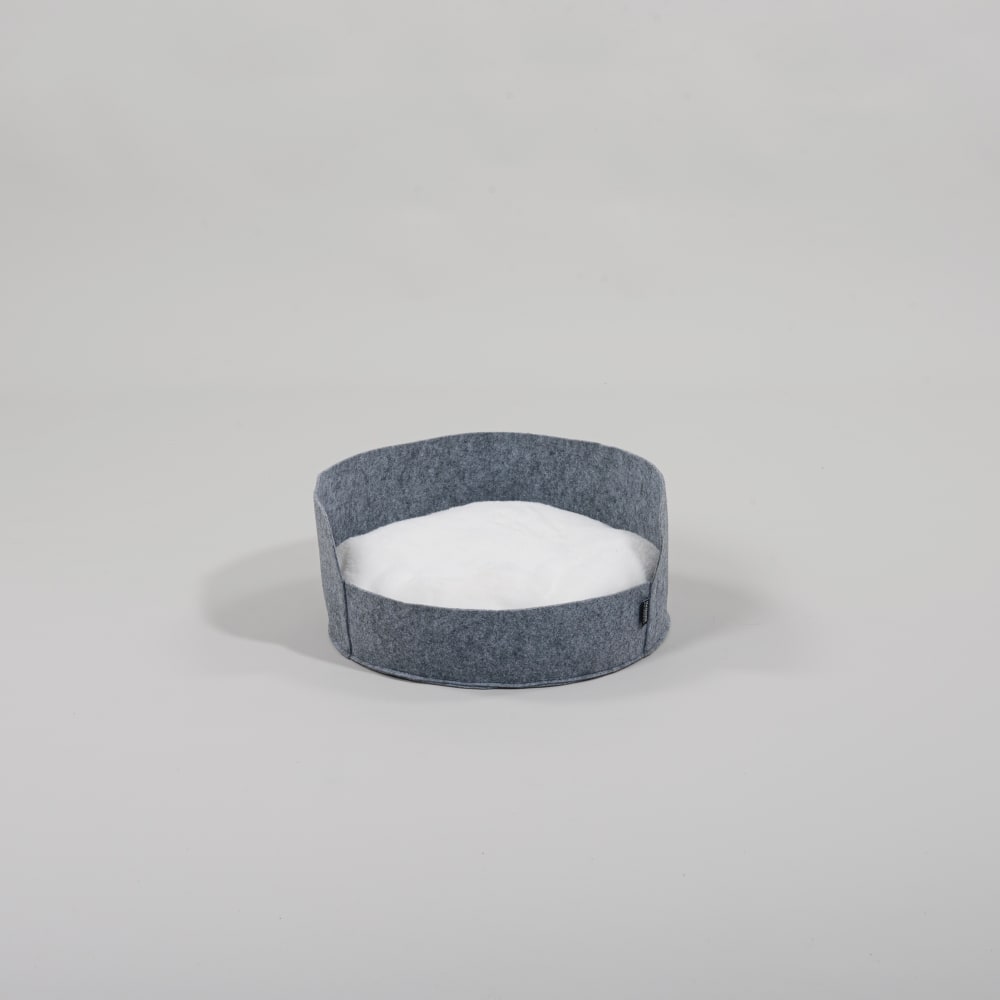 Panier pour chien et chat gris et coussin blanc