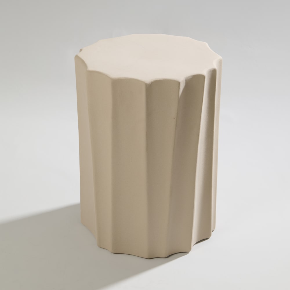 Mesa auxiliar de cerámica beige