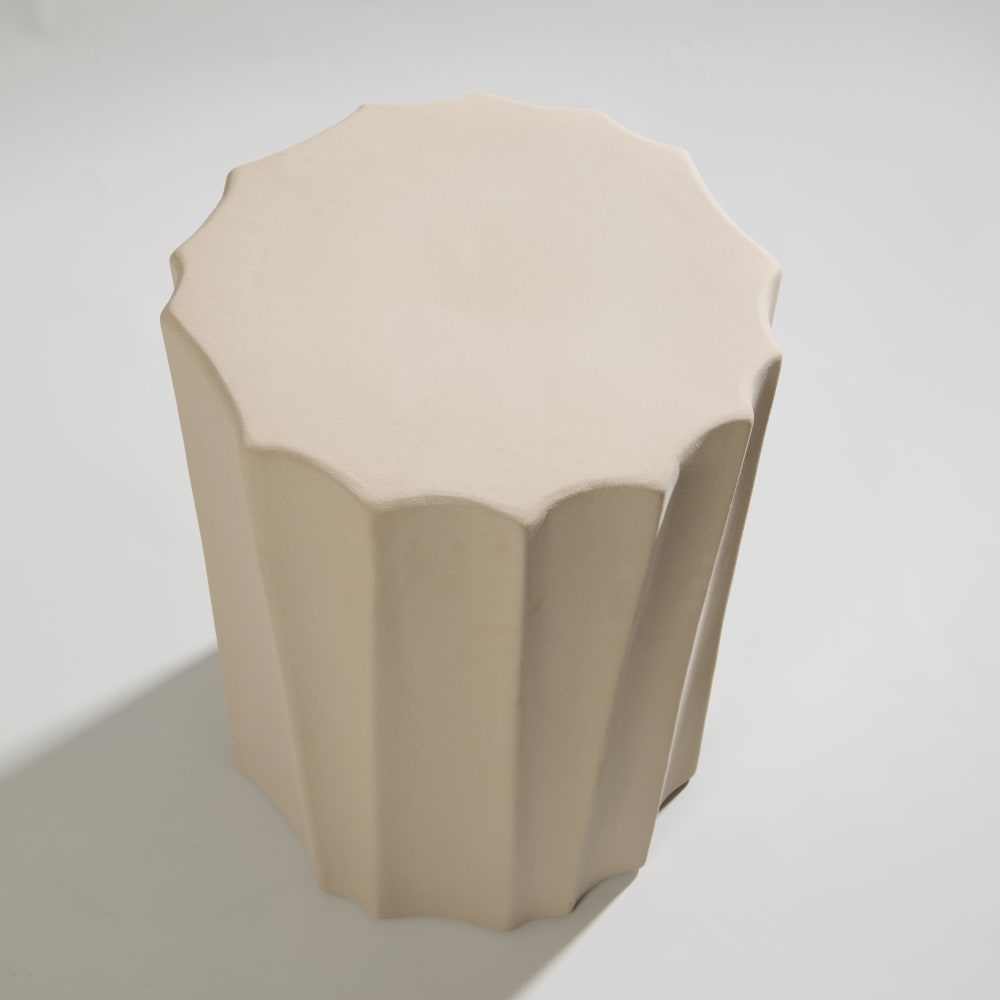 Bout de canapé en céramique beige