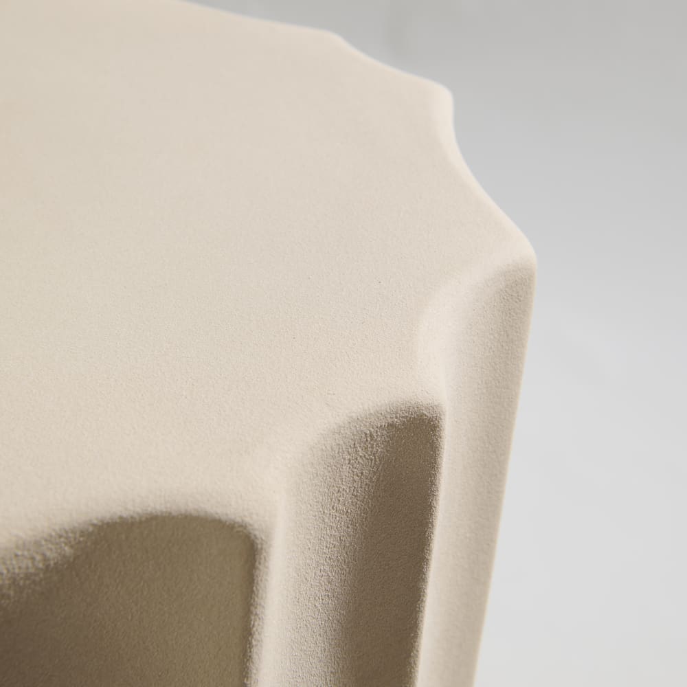 Bout de canapé en céramique beige