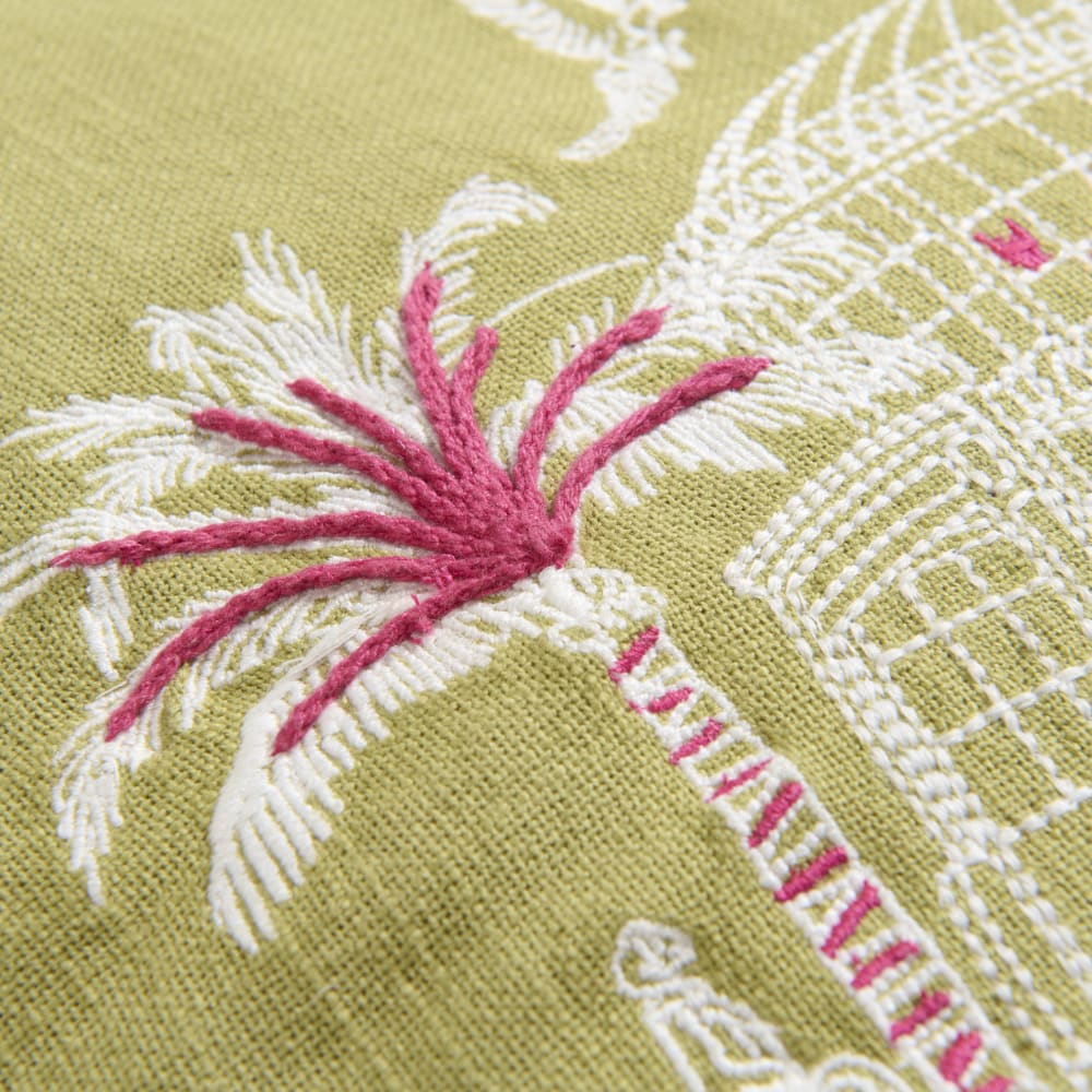 Housse de coussin en coton vert motif brodé blanc et rose 40x40 — vue 4