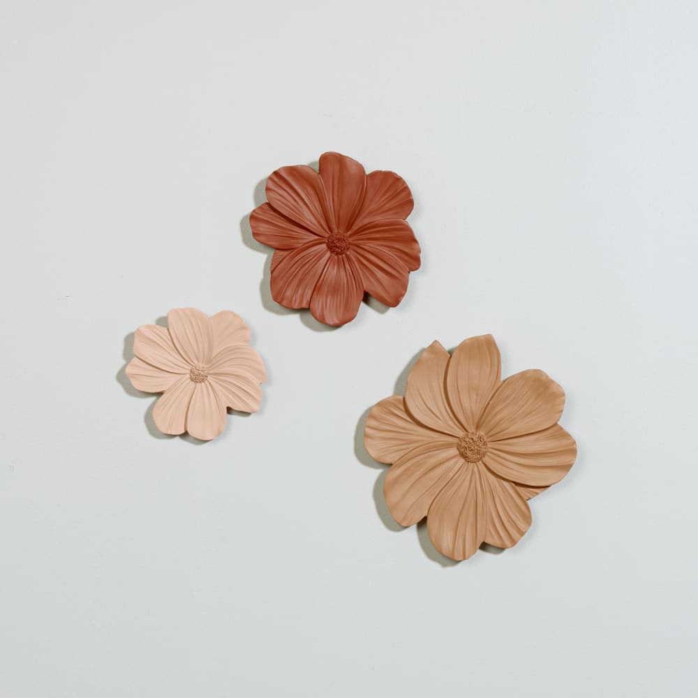 Déco murales fleurs en résine rose, rouge et beige (x3)