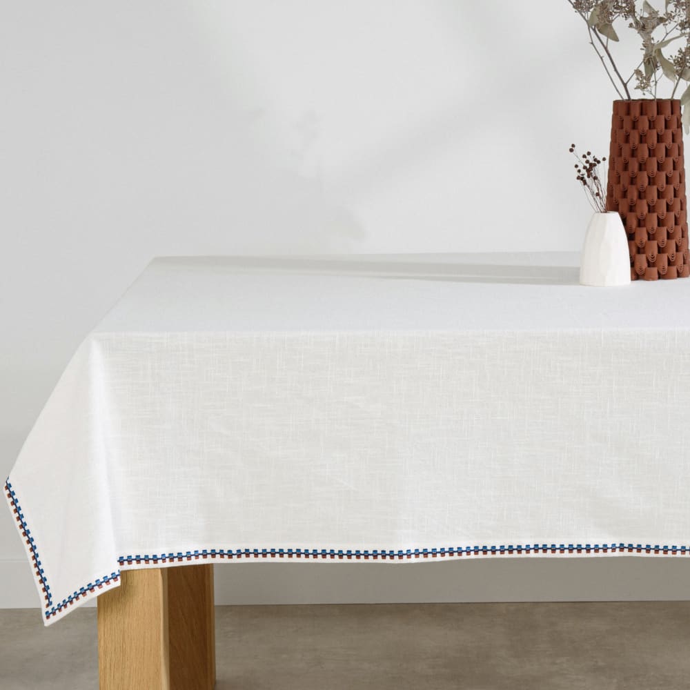 Nappe en coton blanche avec broderie multicolore en bordure 150x250