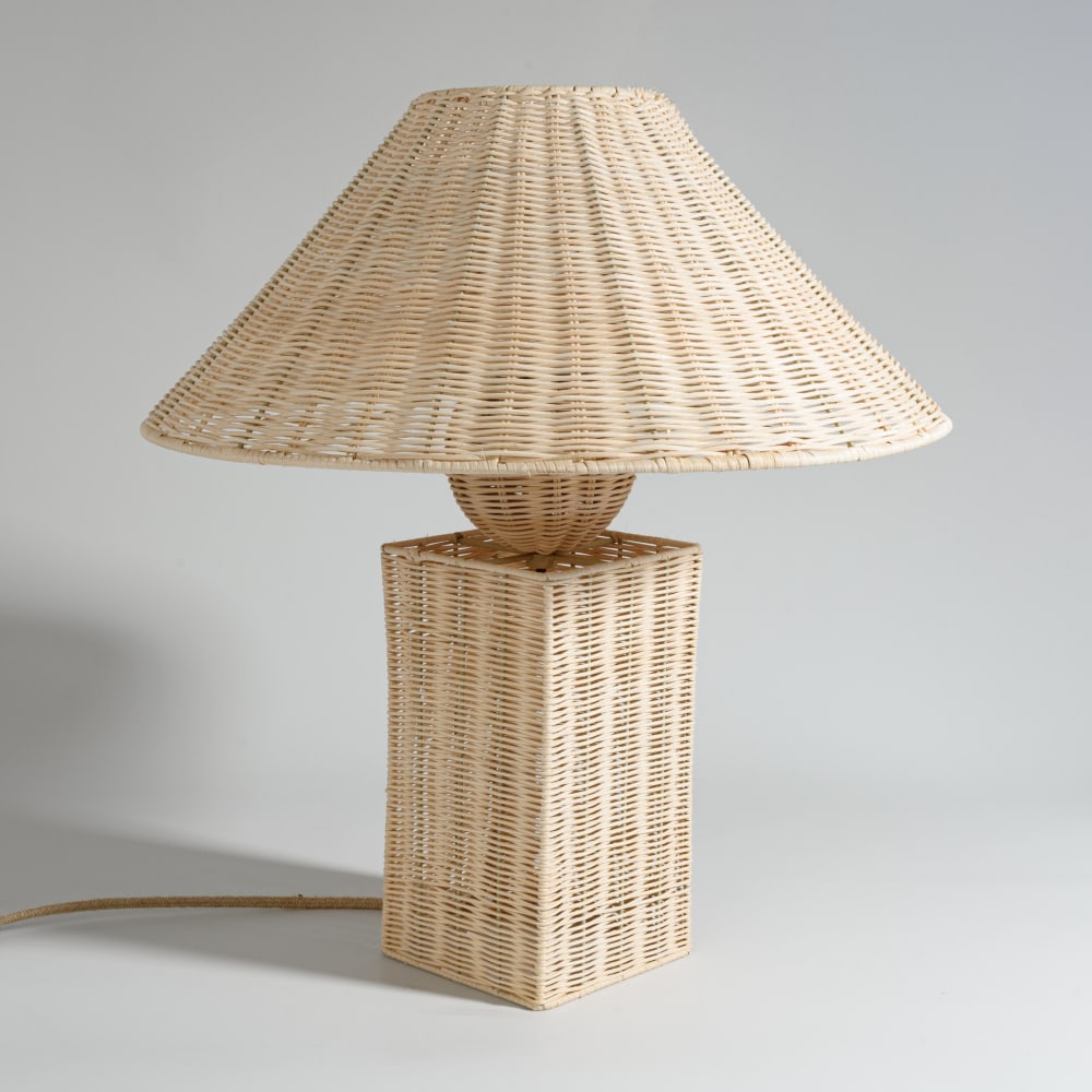 Lampe et abat-jour conique en rotin