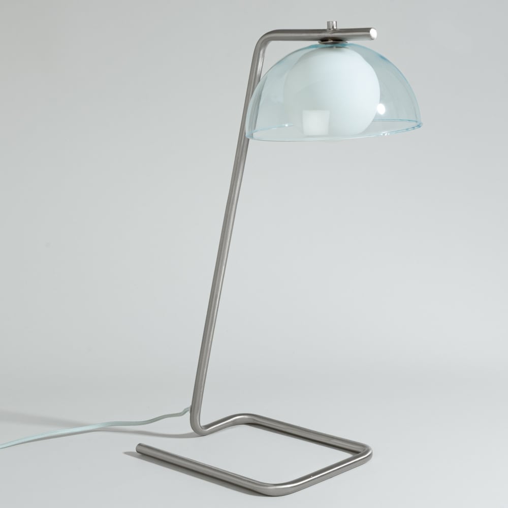 Lampe de bureau en inox brossé avec abat-jour en verre bleu clair