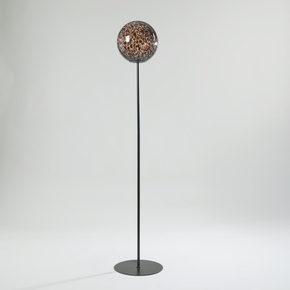 Lampadaire en acier noir et abat-jour en verre moucheté marron et noir H150