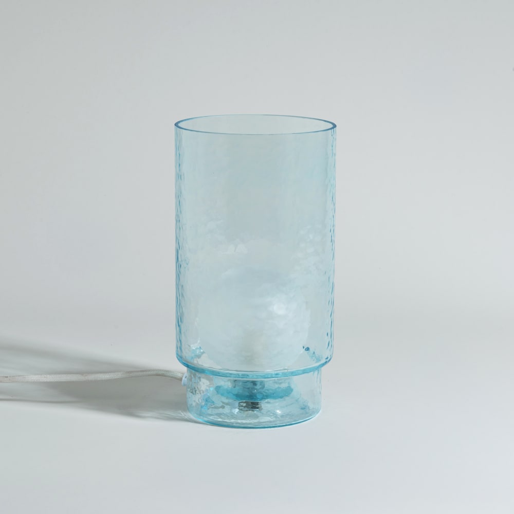 Lampe en verre bleu texturé et globe opaque