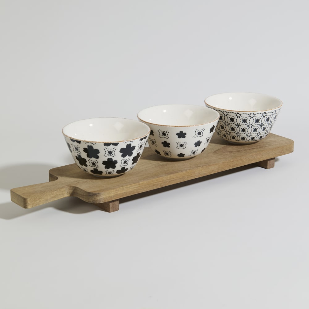 Coupelles apéritives en céramique blanche, noire et marron (x3) et plateau en bois d'acacia