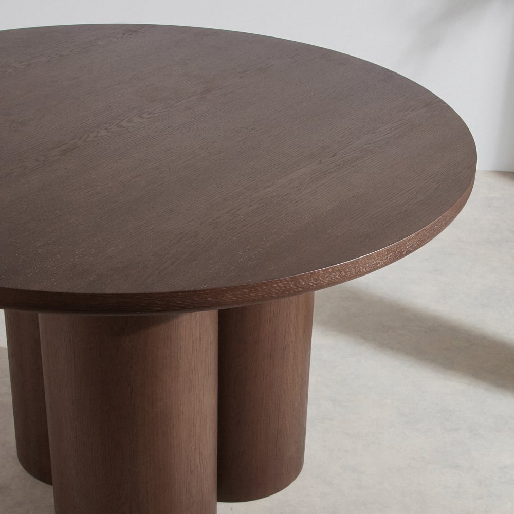 Table à manger ronde avec pied totem en placage chêne foncé, 4/6 personnes, D120 cm