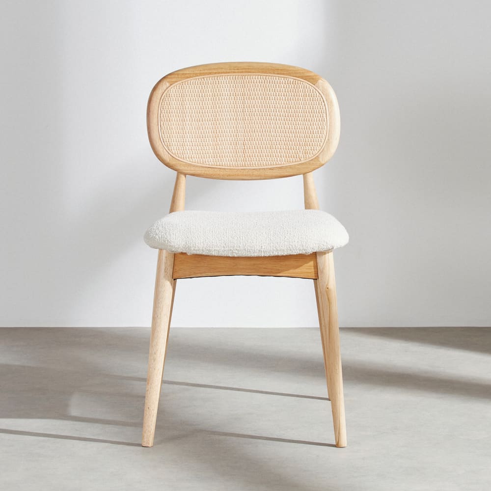 Chaise en bois d'hévéa clair, textile écru et cannage en rotin