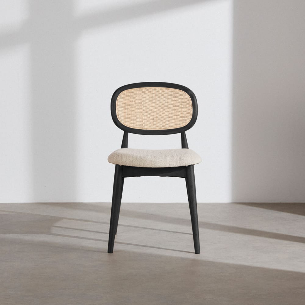 Chaise en bois d'hévéa noir, textile écru et cannage en rotin