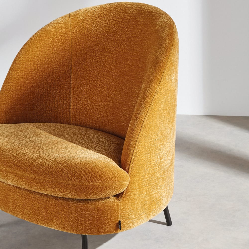 Fauteuil en tissu texturé ocre — vue 4