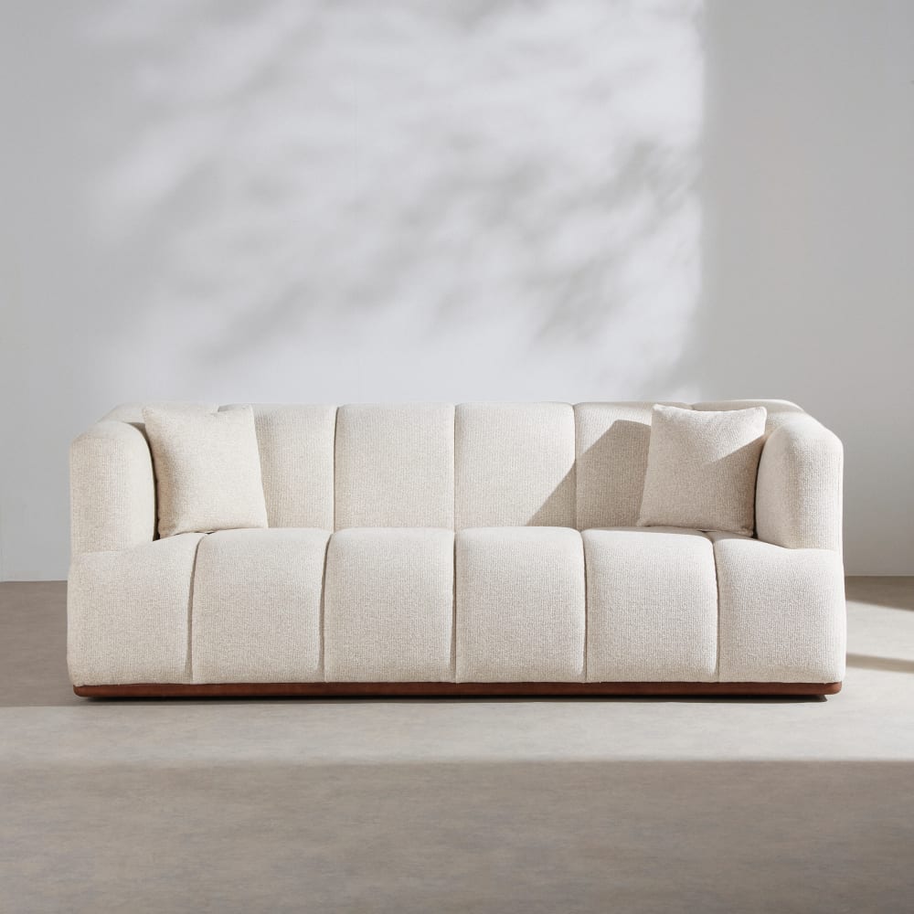 Canapé 3 places en textile tramé beige et bois de frêne coloris noyer