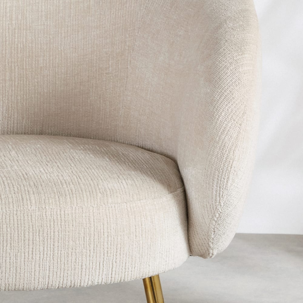 Fauteuil en tissu polyester chenille beige et pieds en acier doré — vue 4
