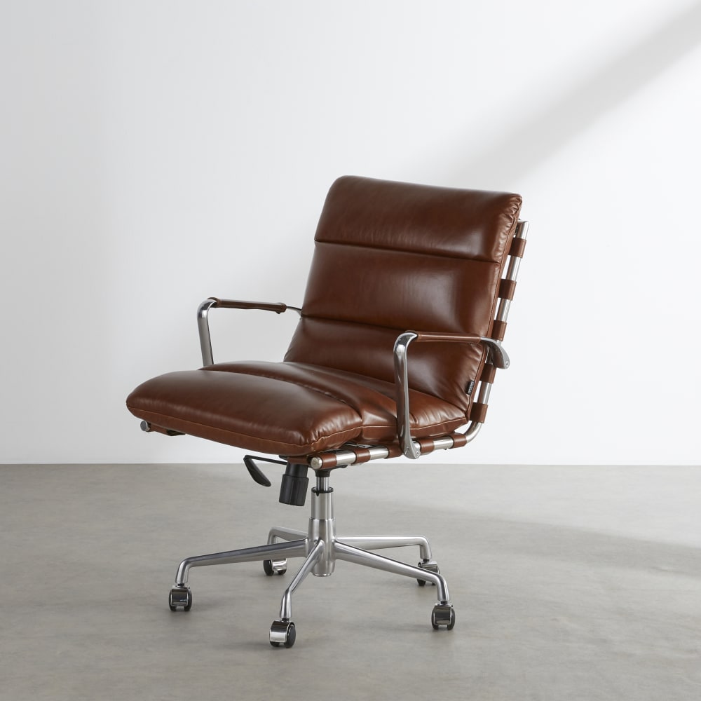 Fauteuil de bureau à roulettes en cuir de vachette marron