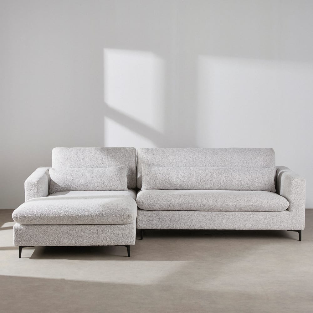 Canapé d'angle gauche 4/5 places avec têtières relevables en tissu polyester tramé gris Canapé d'angle gauche 4/5 places avec têtières relevables en tissu polyester tramé gris