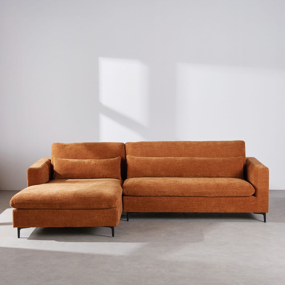 Canapé d'angle gauche 4/5 places avec têtières relevables effet velours coloris brique