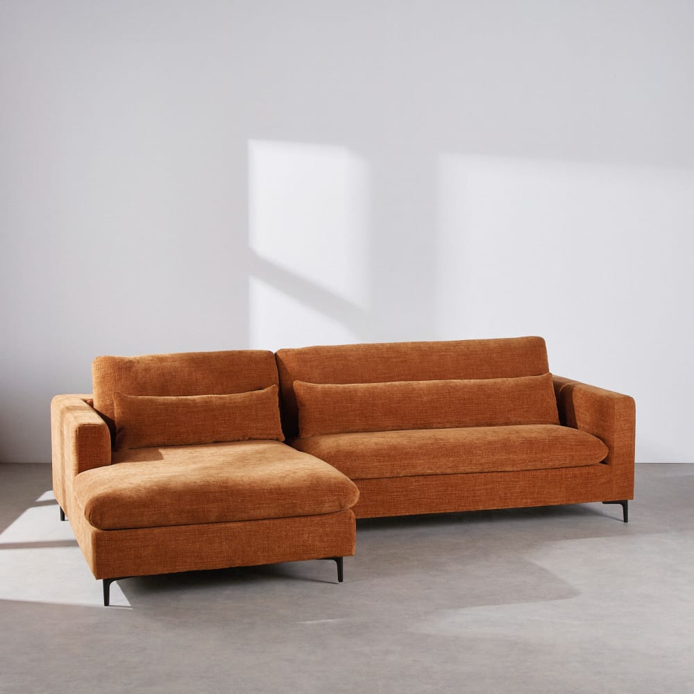 Canapé d'angle gauche 4/5 places avec têtières relevables effet velours coloris brique