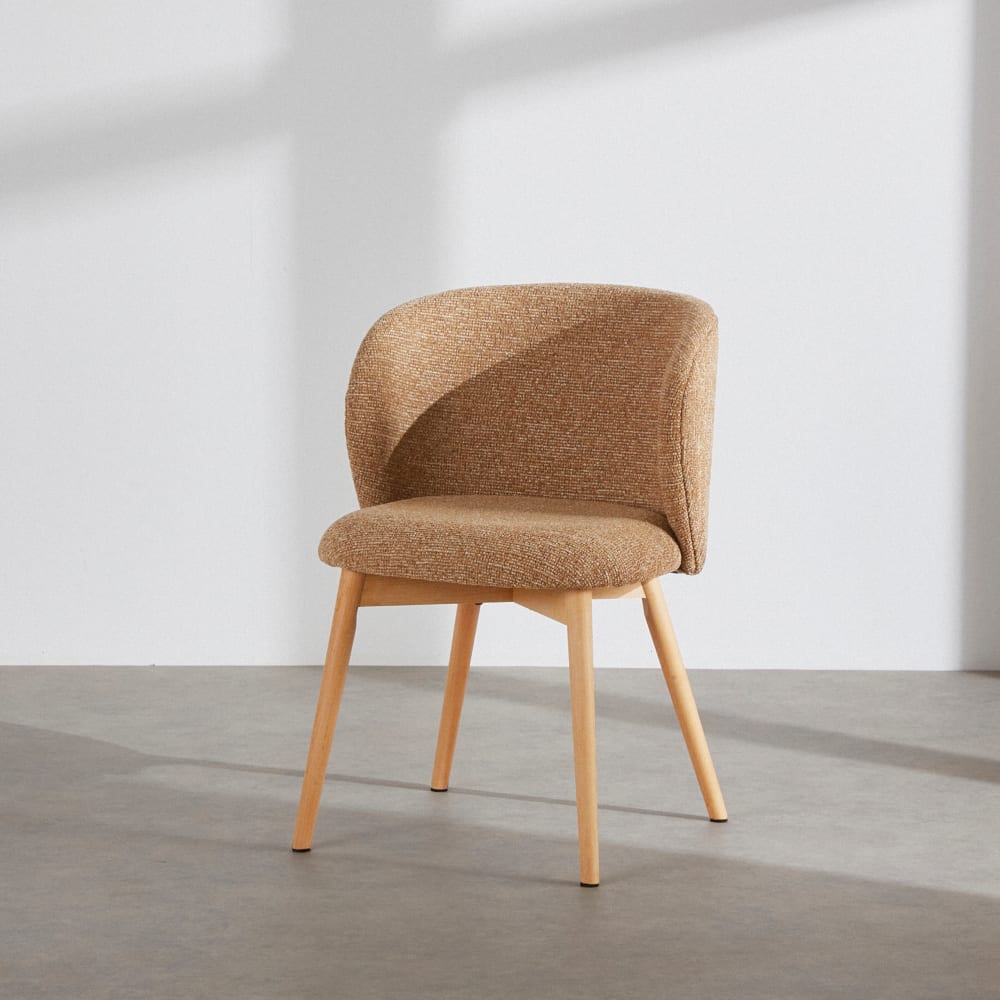 Chaise en tissu polyester ocre et bois de hêtre