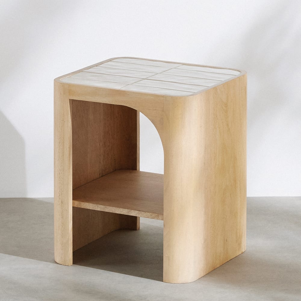 Table de chevet en bois de manguier et plateau en céramique effet zellige écru L40