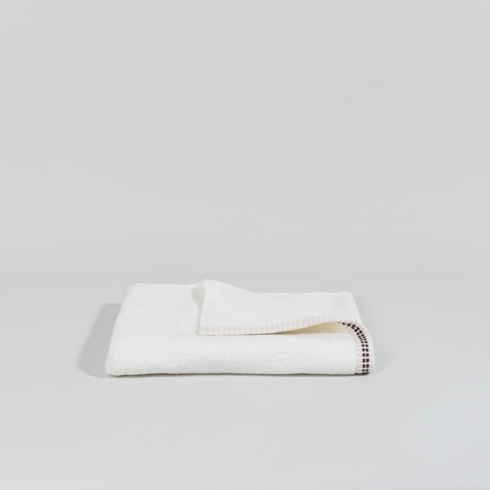 Serviette de toilette en coton bio écru et bordures brodées 50x90