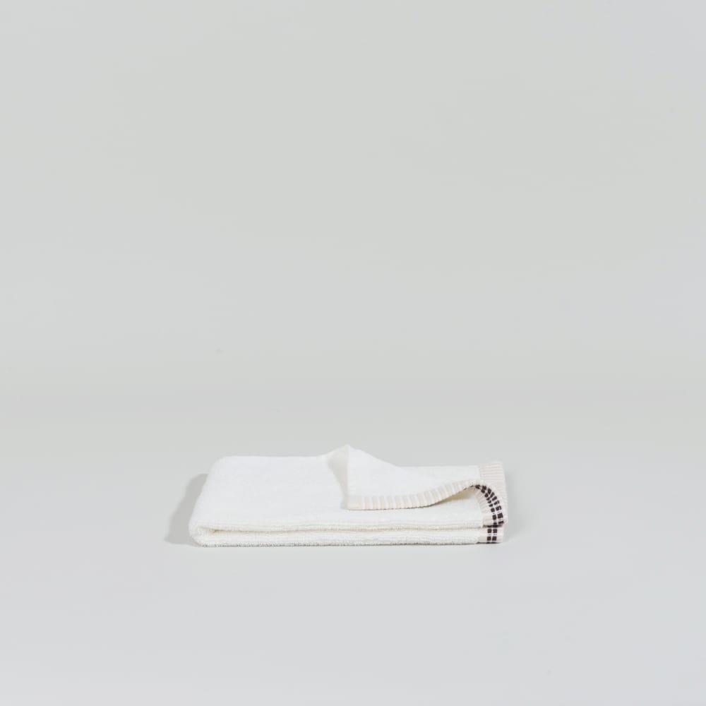 Essuie-mains en coton bio écru et bordures brodées 30x50