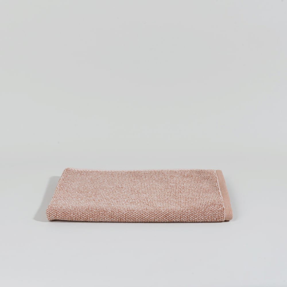 Tapis de bain en coton bio beige et bordures brodées 50x70