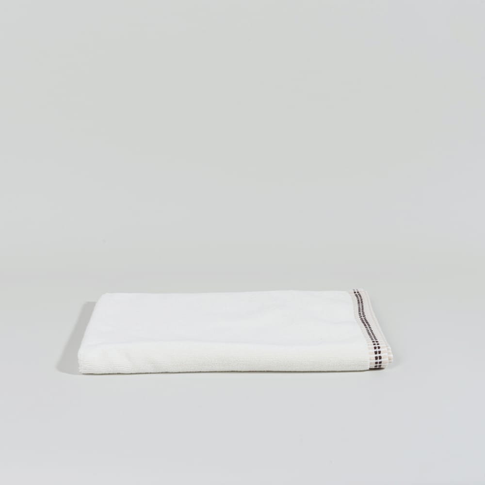 Tapis de bain en coton bio écru et bordures brodées 50x70