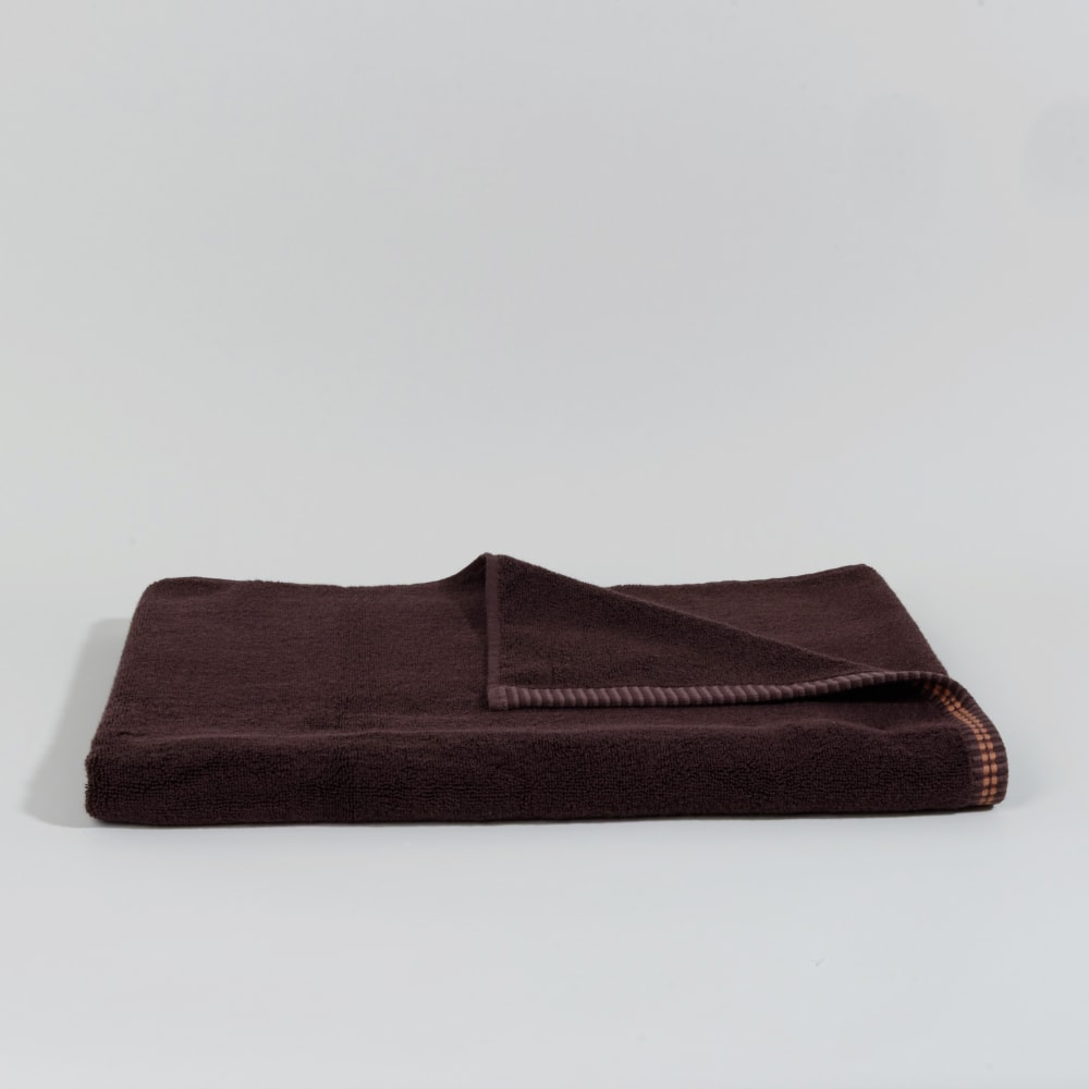 Serviette de bain en coton bio marron chocolat et bordures brodées 70x140