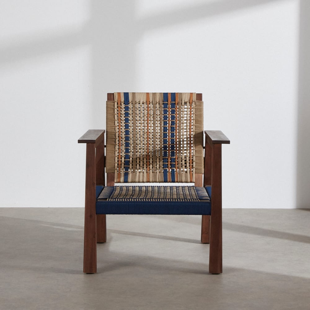 Fauteuil en bois d'acacia foncé et corde beige, bleu et orange (gagnant TOP OF DESIGN)