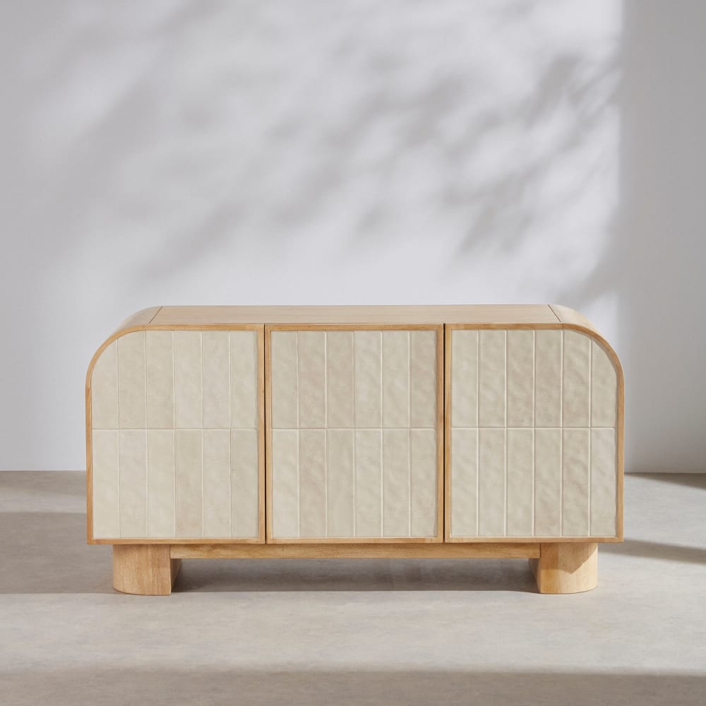 Sideboard aus Mangoholz und ecrufarbener Keramik, L 145 cm -