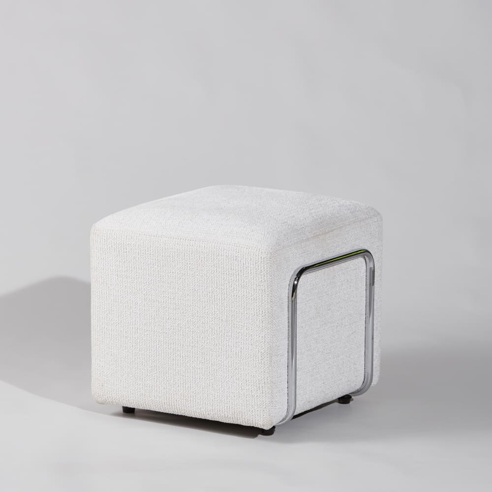 Pouf en textile blanc cassé et fer forgé chromé