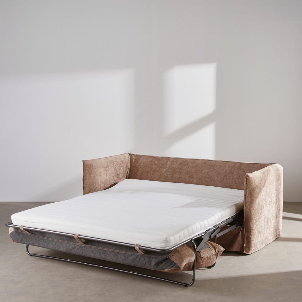 Dreisitzer-Schlafsofa in beigefarbenem, samtartiger Lattenoptik,