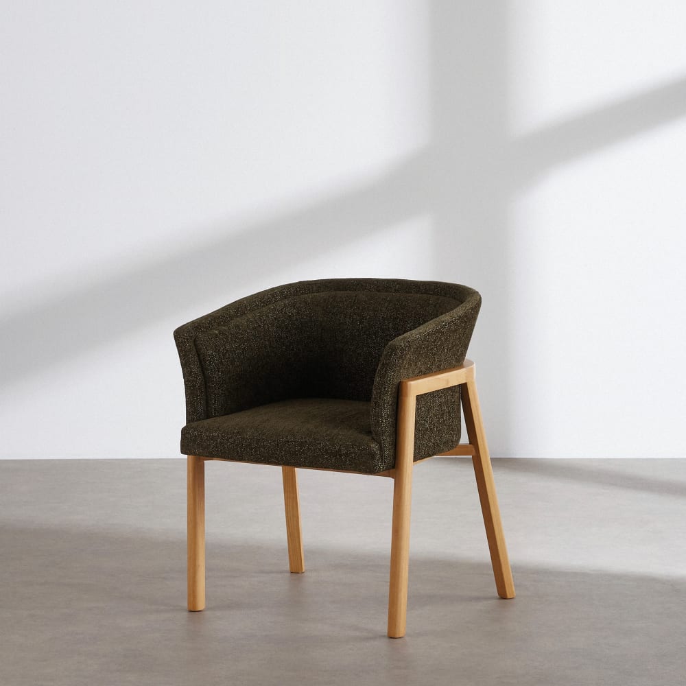 Chaise en tissu polyester vert et bois d'hévéa