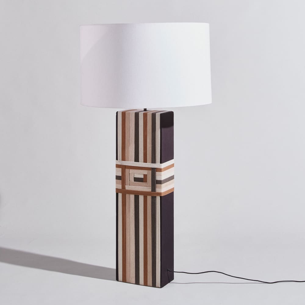 Lampadaire tressé beige et marron et abat-jour en coton et lin crème H142 — vue 4