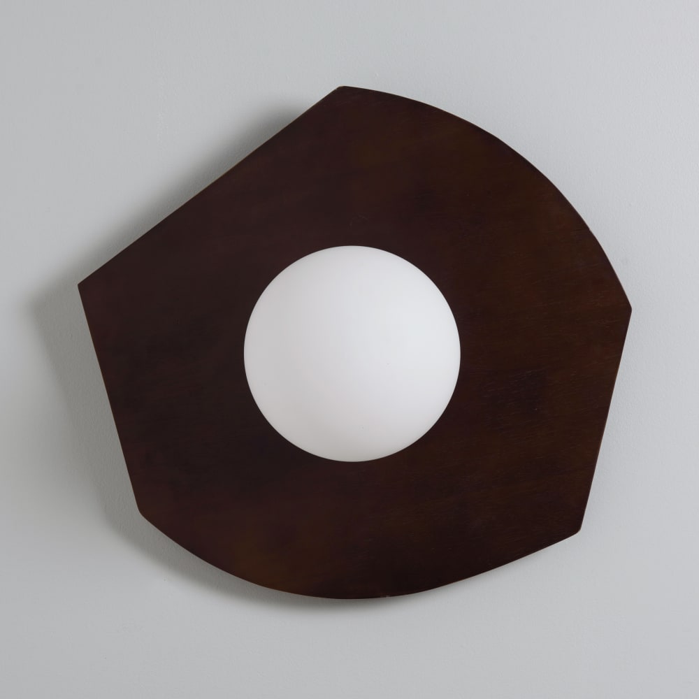 Applique murale en bois d'hévéa et globe opaque — vue 3