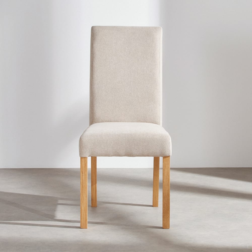 Chaise beige et pieds en bois de chêne — vue 3