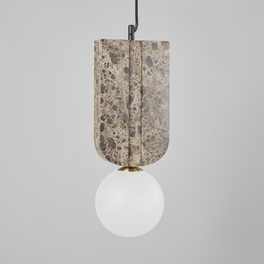 Suspension en marbre et globe