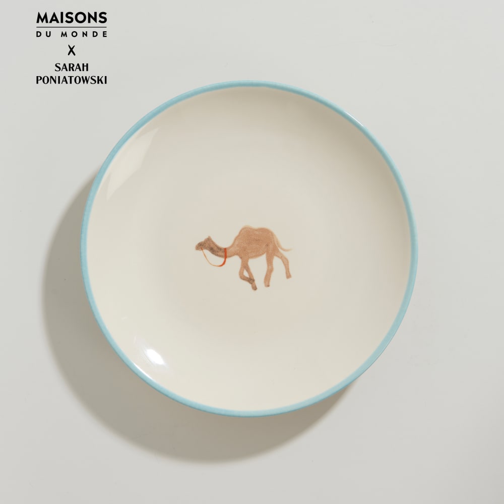 Assiette à dessert en grès écru, motif dromadaire et liseré bleu