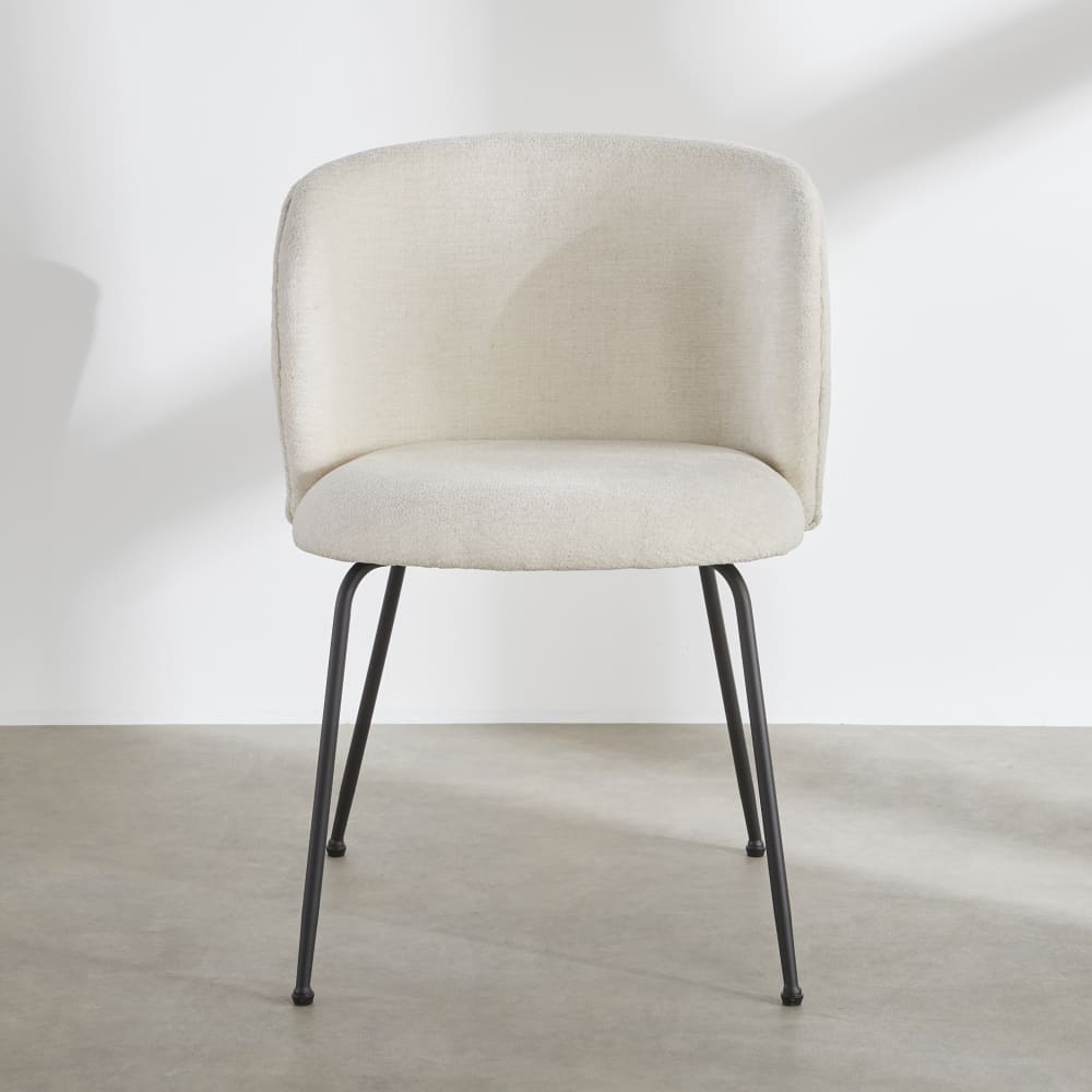 Chaise écrue et pieds en acier noir — vue 3