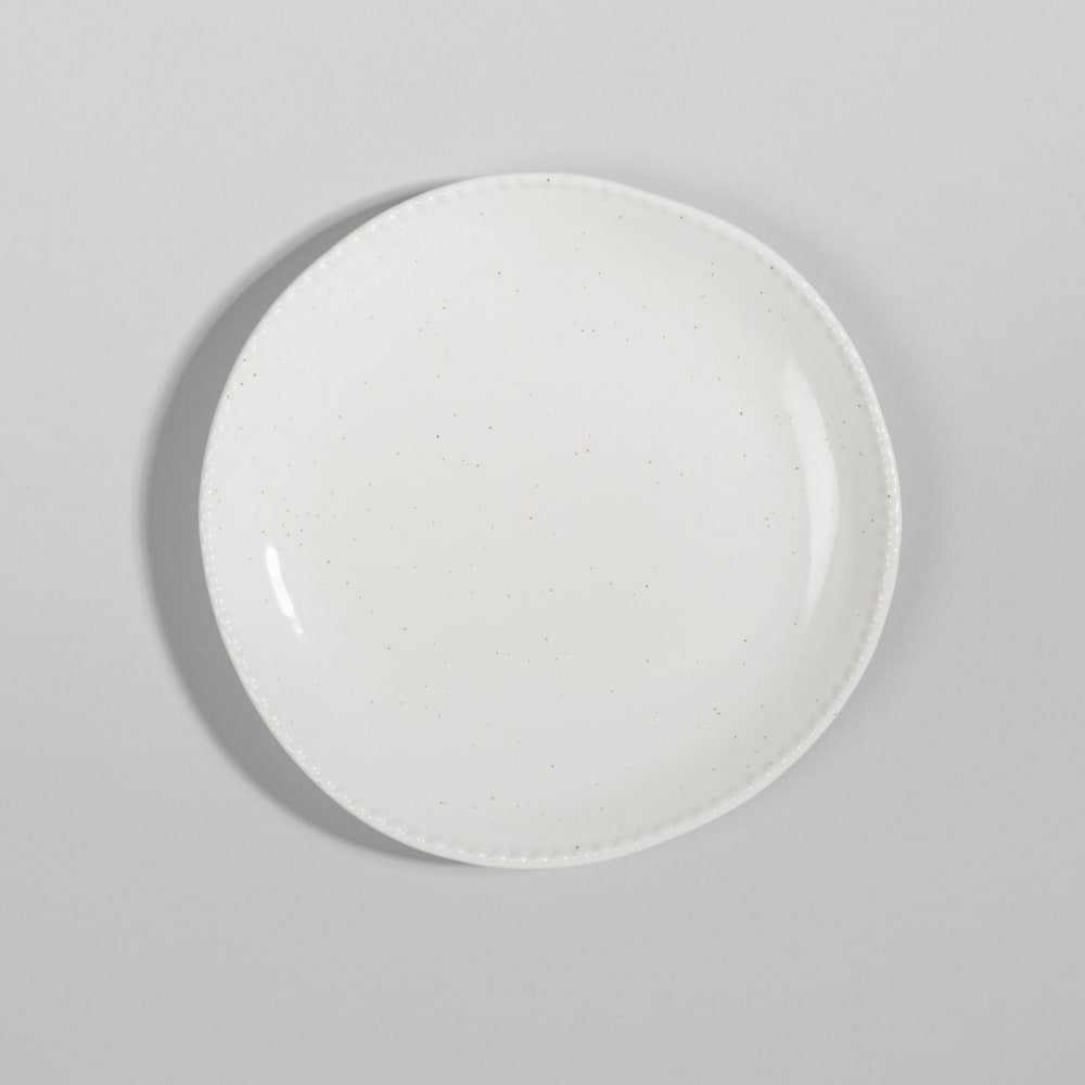 Assisette à dessert en céramique blanche et bord perlé