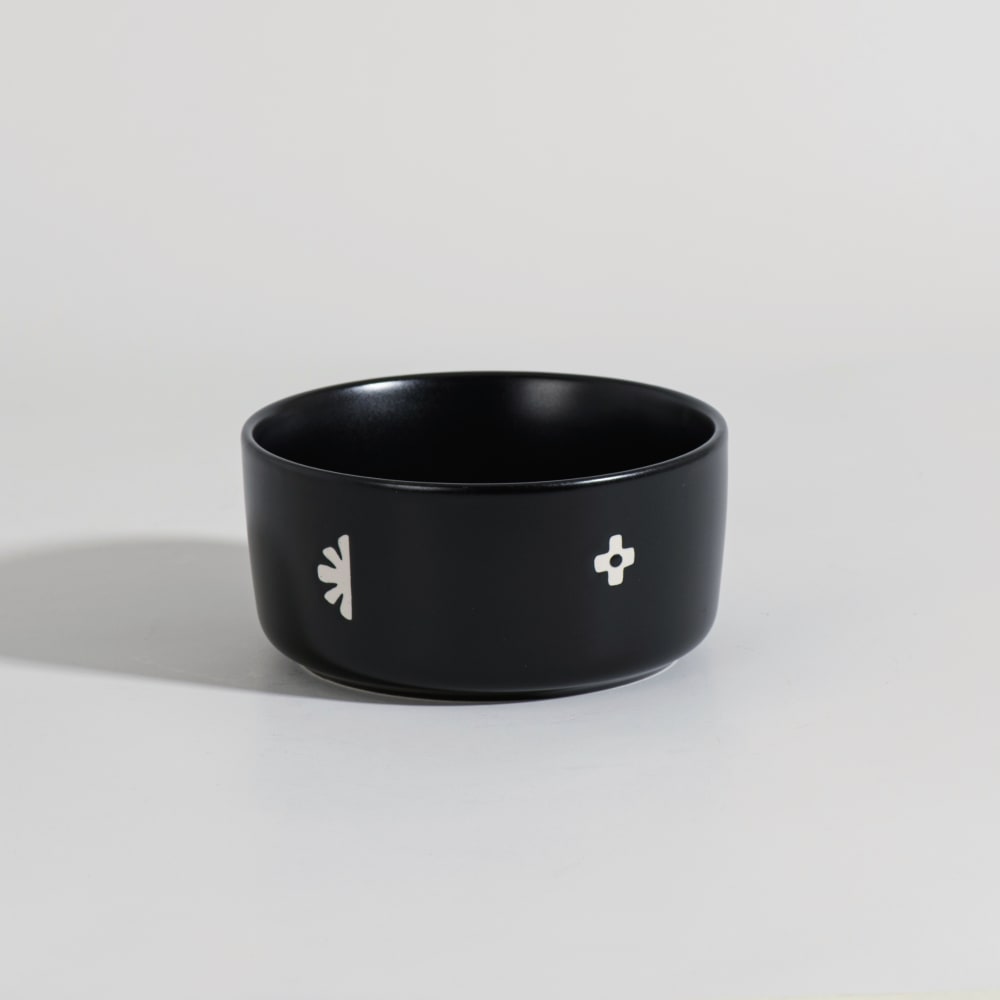 Bol en grès noir à motifs Bol en grès noir à motifs