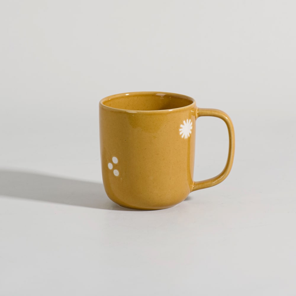 Mug en céramique jaune ocre