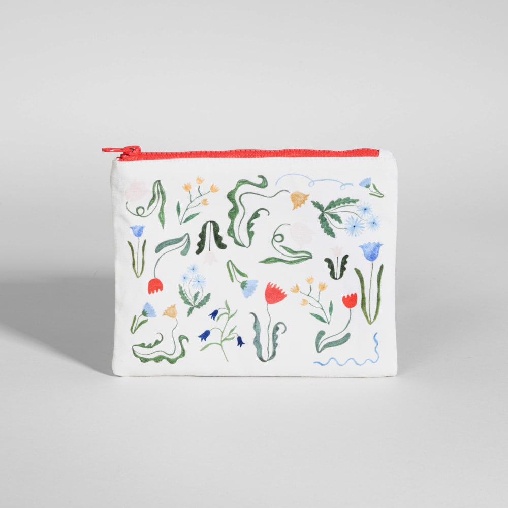 Estuche blanco con flores multicolores