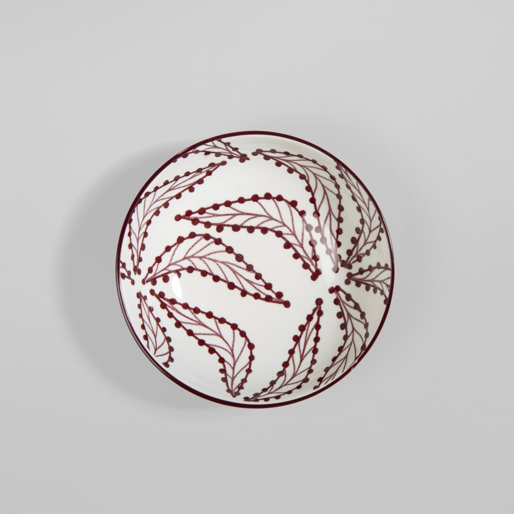 Assiette creuse en céramique blanche et motif feuilles aubergine