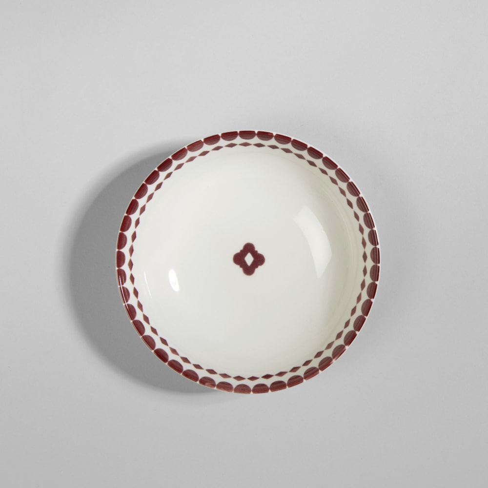 Assiette creuse en céramique blanche à motifs Assiette creuse en céramique blanche à motifs