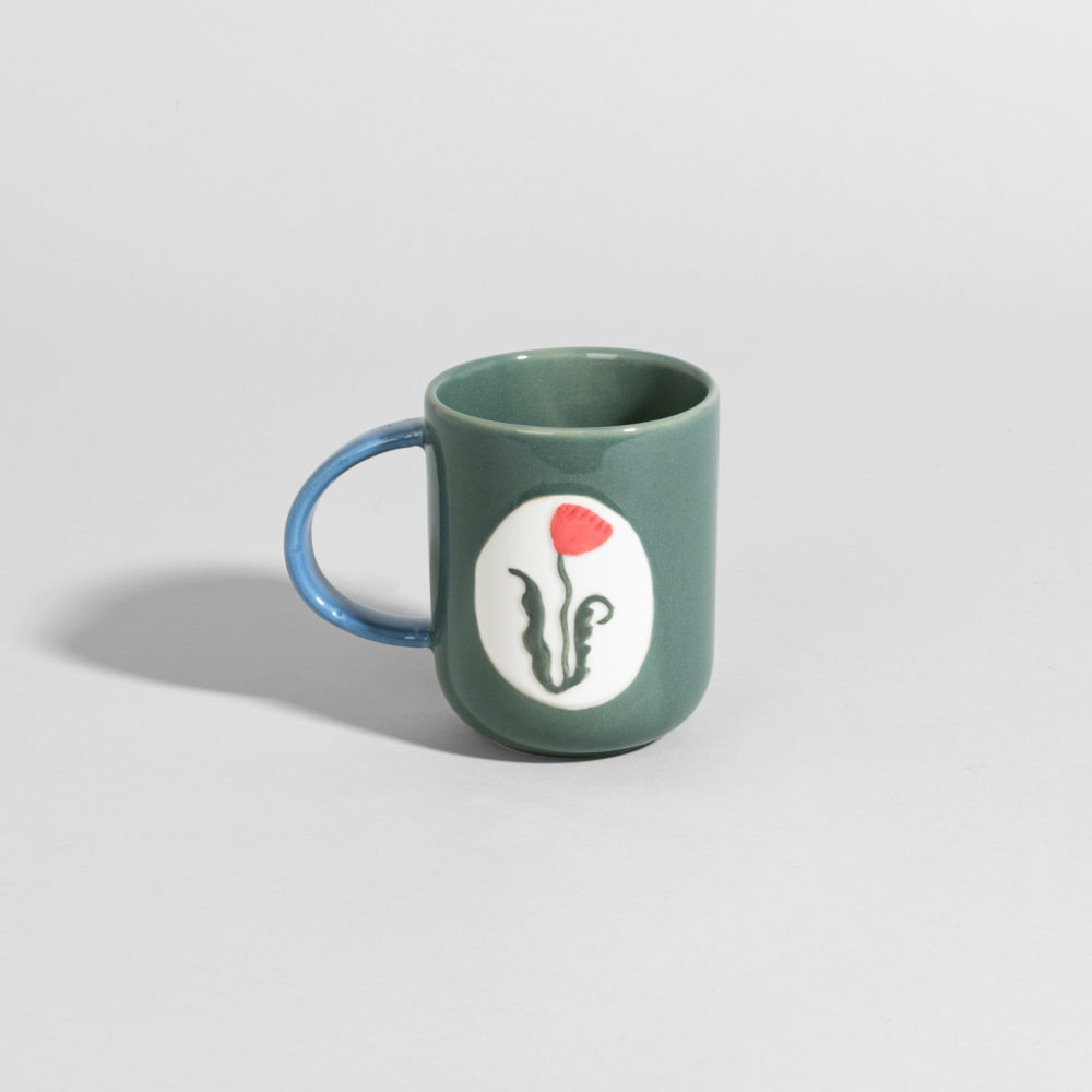 Mug en grès vert motif fleur en relief